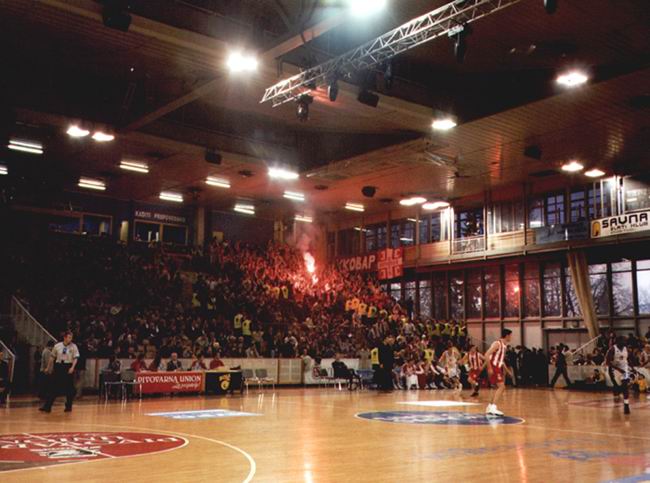 gal/2002-2003/f4/tivoli_baklja_1.jpg