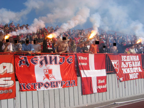 gal/2006-2007/cz_vojvodina_plejof/delije7.jpg