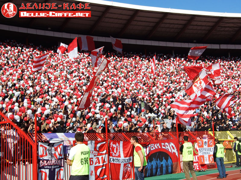 http://www.delije-caffe.net/galerija/gal/2010-2011/CZ_partizan_139derbi/delije02.jpg