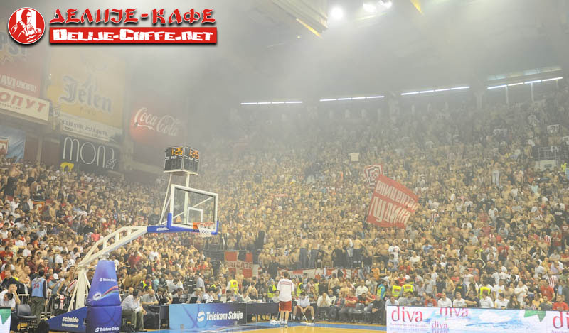 gal/2012-2013/derbi_basket_finale4/delije02.jpg